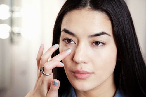 Lấy mỡ mí mắt dưới có để lại sẹo không?