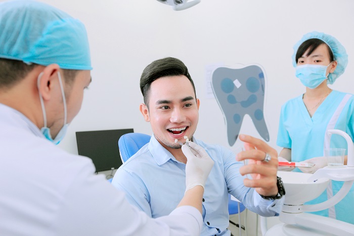 Tư vấn và thăm khám tận tình cho khách hàng