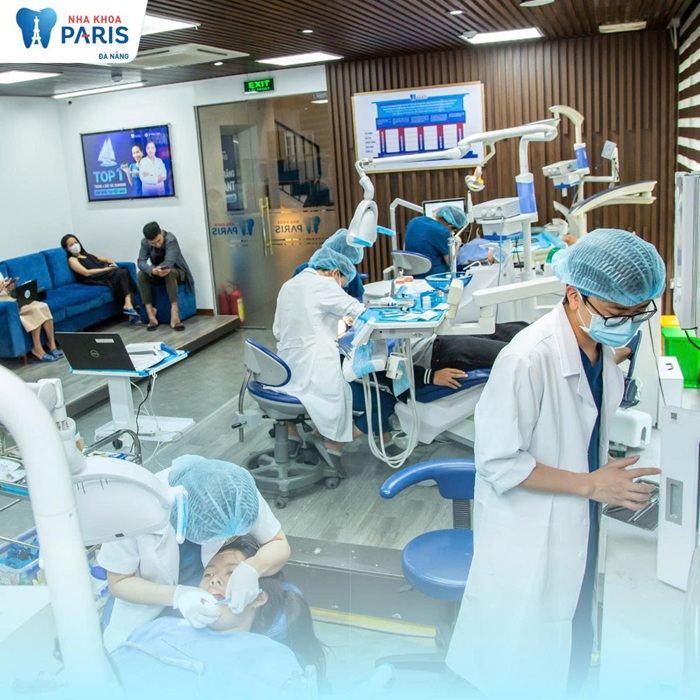Đội ngũ bác sĩ giỏi trực tiếp thăm khám và niềng răng